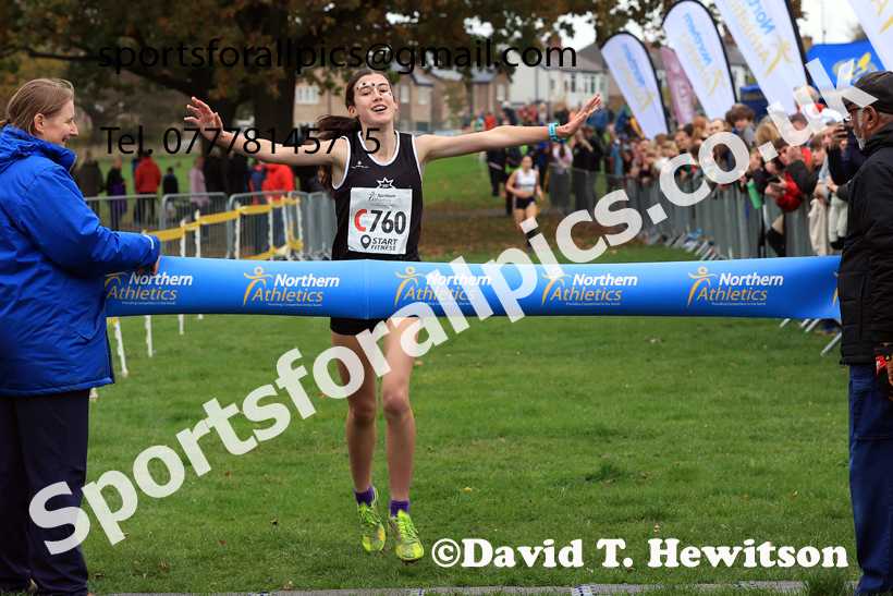Womens Under-17s relay, 2025 Northern Cross Country Relays, Graves Park, Sheffield. Photo: David T. Hewitson/Sports for All Pics